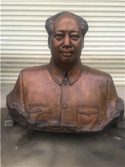 广场毛主席铜雕塑