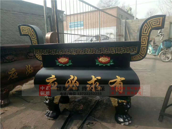 大型铜香炉.jpg