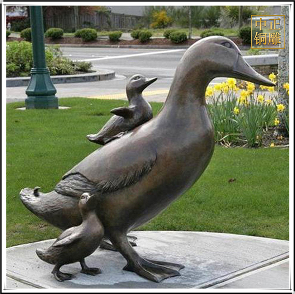 公园天鹅雕塑