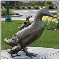 公园天鹅雕塑