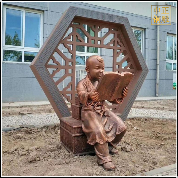 校园孩童读书雕塑.jpg