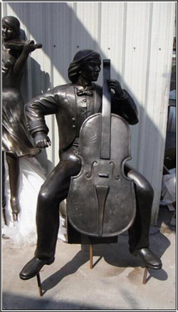 拉提琴人物铜雕塑