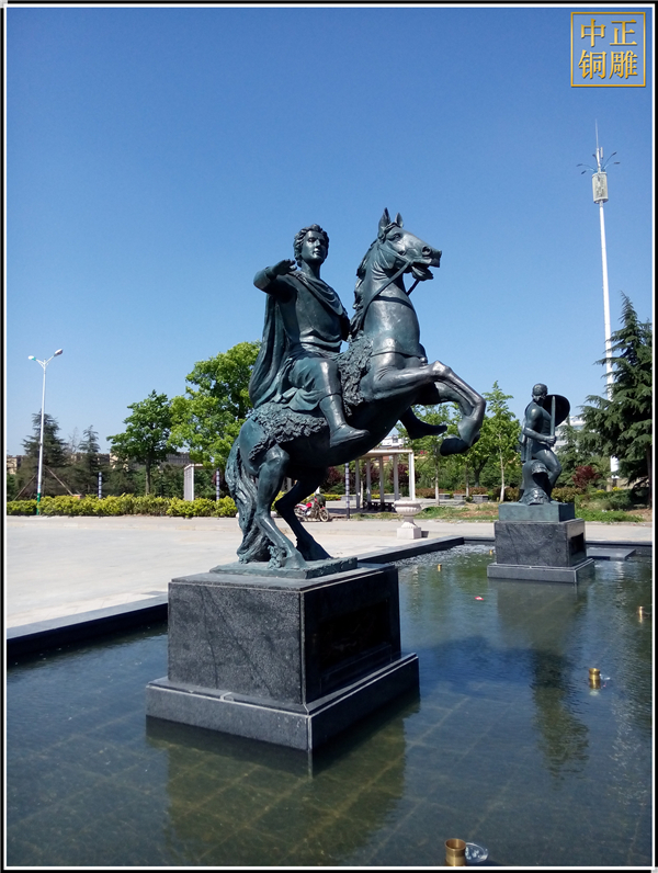 城市广场骑马铜雕塑