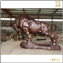 加工低头铜牛雕塑