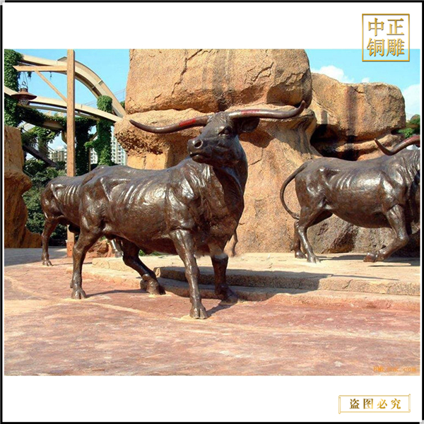 动物园铜牛雕塑