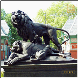 母狮子受伤铜雕塑