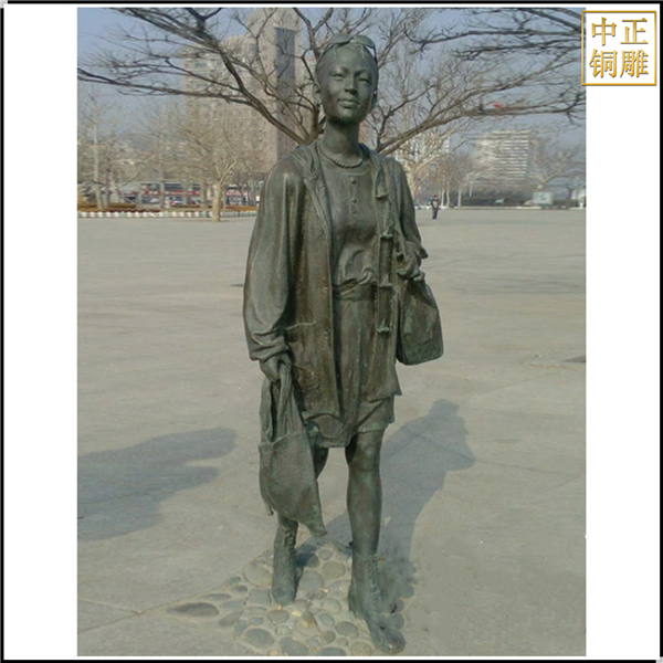 广场女孩人物铜雕塑