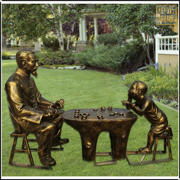 老人小孩下象棋雕塑