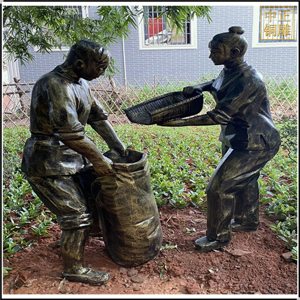 农村干活人物铜雕塑