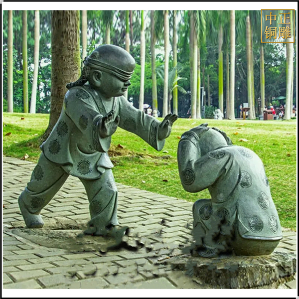 广场小孩捉迷藏景观雕塑.jpg