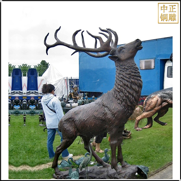 铜鹿雕塑铸造厂家