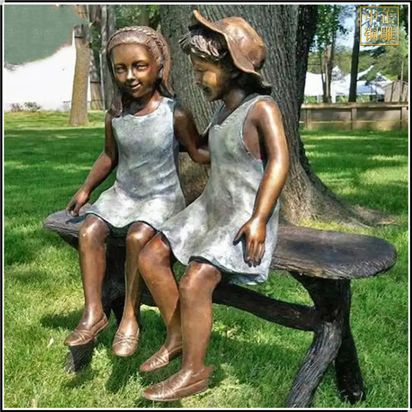 园林小女孩聊天雕塑