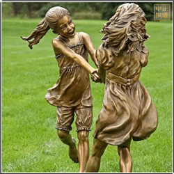 西方小女孩玩耍铜雕塑