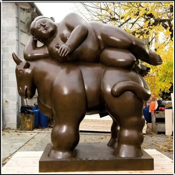 景观胖女孩与牛铜雕塑.jpg