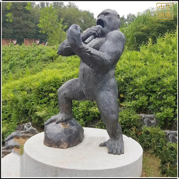 大猩猩唱歌园林雕塑.jpg